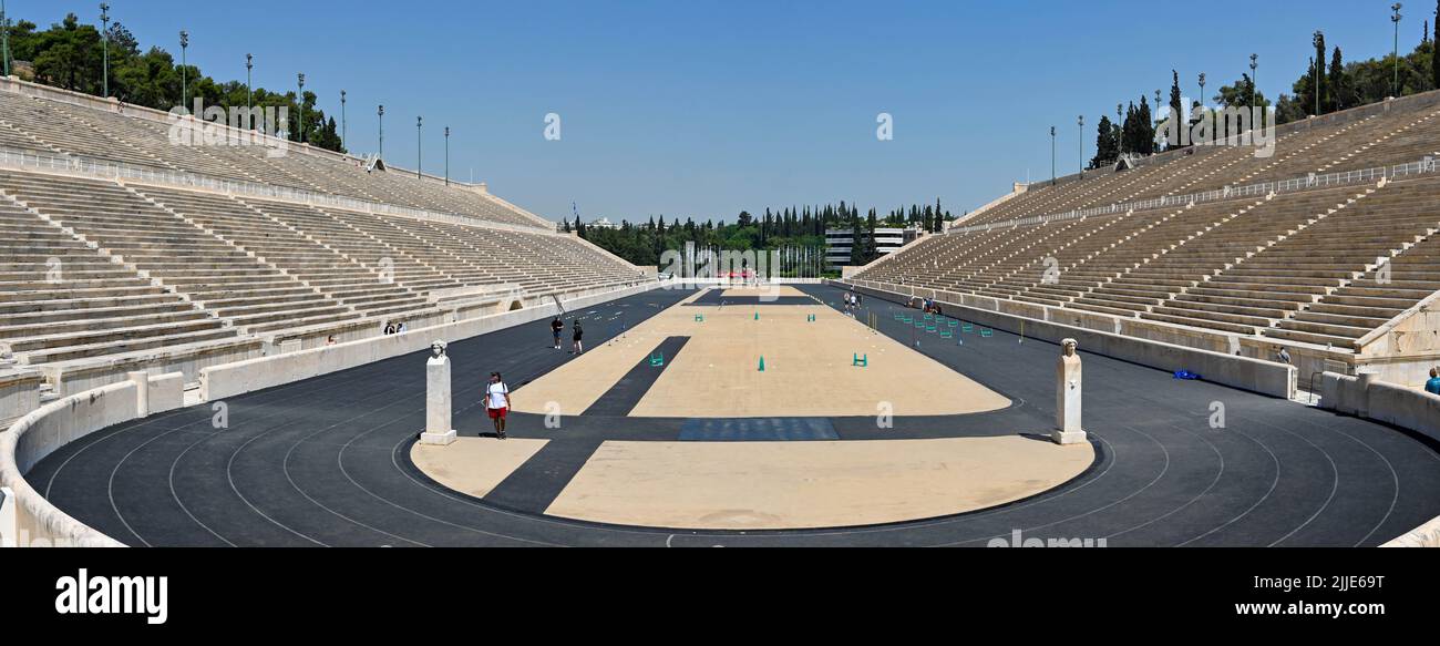 Athènes, Grèce - 2022 mai : vue panoramique sur le stade olympique historique de la ville Banque D'Images