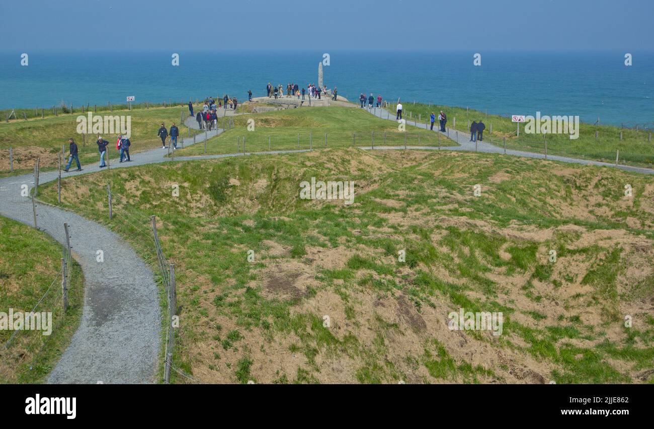 Cricqueville en Bessin, France. 04th juin 2022. Vue sur le Monument Ranger de la Pointe du hoc. Dans cette section de bluff en Normandie, les Rangers américains débarquèrent le jour J et monta sur la côte rocheuse et capturent des positions allemandes. Credit: Hauke Schröder/dpa-Zentralbild/dpa/Alay Live News Banque D'Images