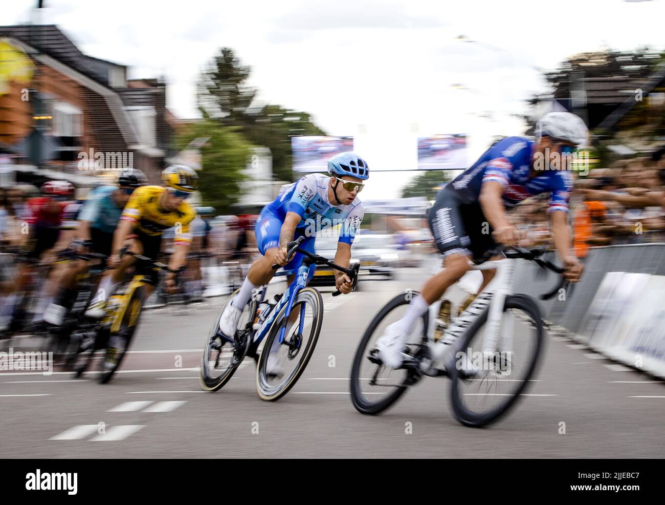 BOXMEER - Netherlands2022-07-25 20:26:46 BOXMEER - Dylan Groenewegen (M) pendant les jours suivant la visite. A l'exception de Steven Kruijswijk, tous les coureurs néerlandais qui sont actifs cette année au Tour de France participeront au critère professionnel traditionnel. ANP SEM VAN DER WAL pays-bas sortie - belgique sortie Banque D'Images