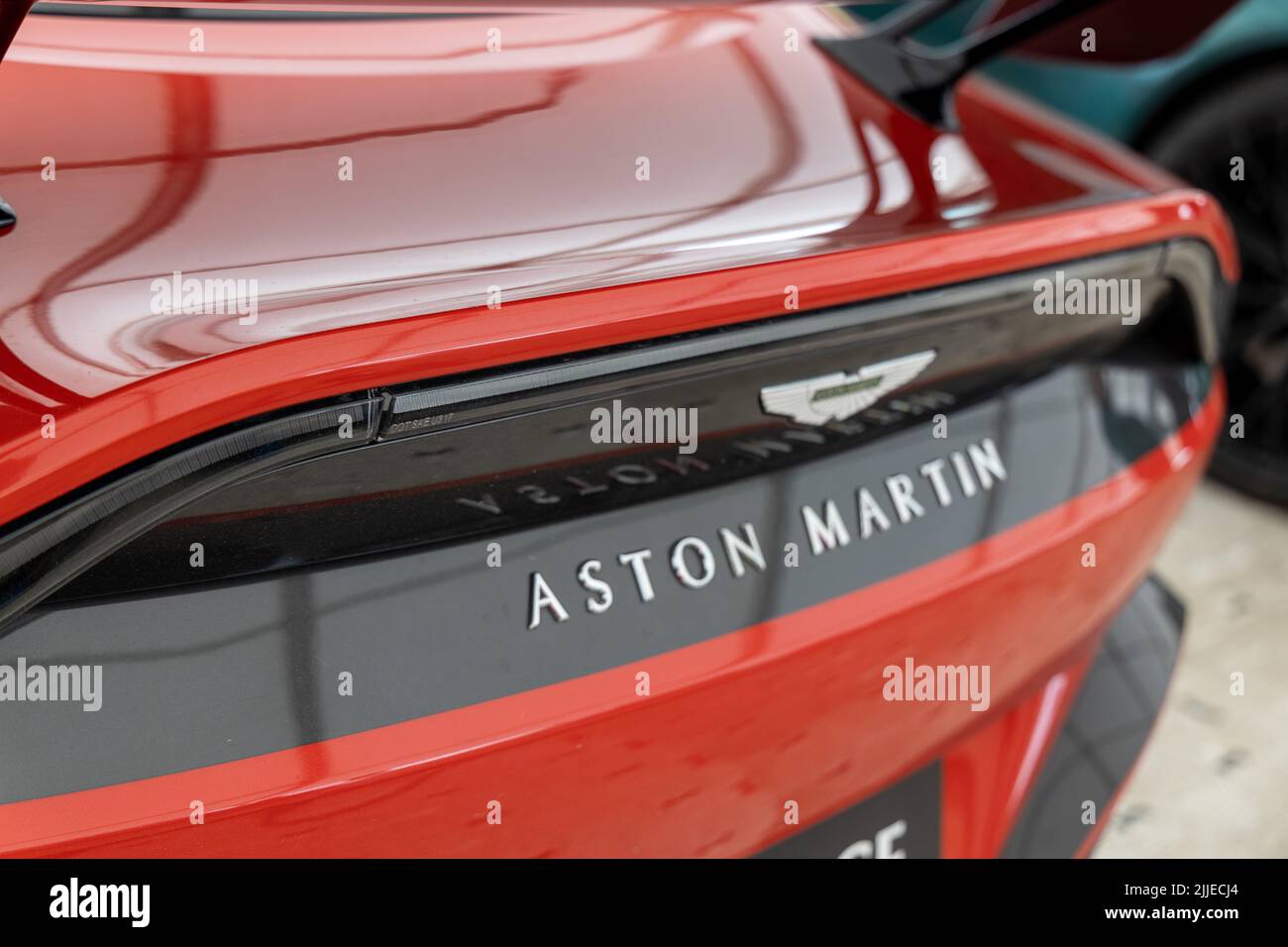 Logo Aston Martin sur le couvercle du coffre Banque D'Images