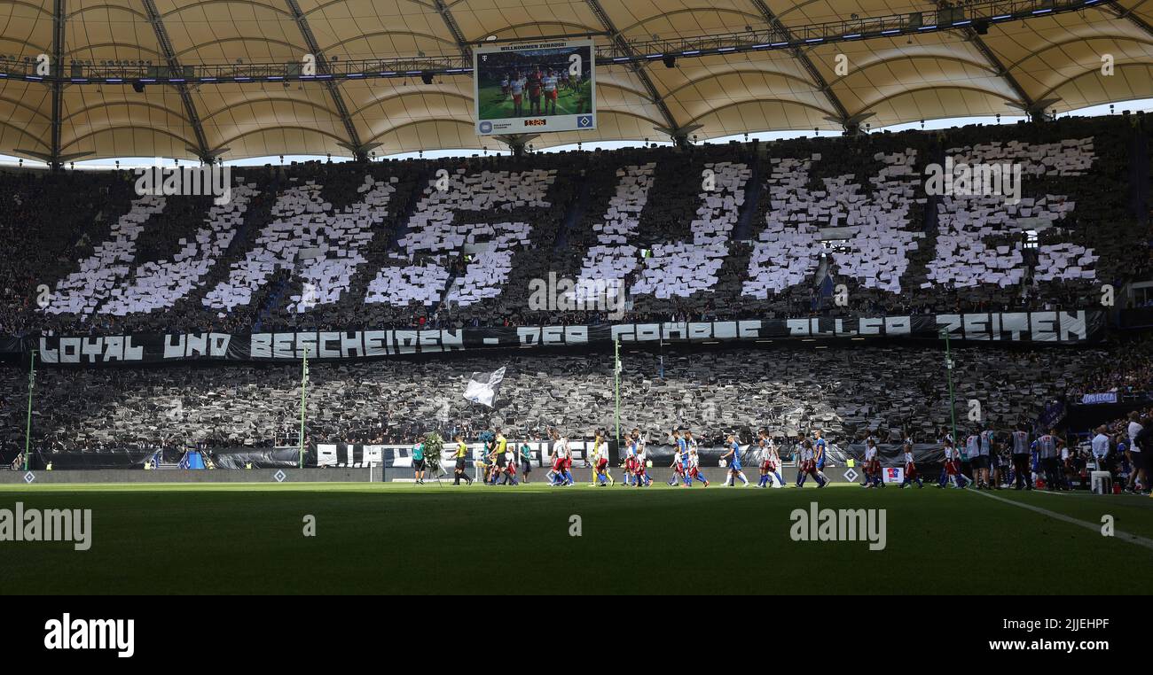 Hambourg, Allemagne. 24th juillet 2022. Firo : 07/24/2022, football, 2nd divisions, 2nd divisions fédérales, Saison 2022/2023, HSV Hambourg, Hambourg, HSV Hambourg Hambourg Hambourg - Hansa Rostock 0:1 repos en paix, deuil Uwe, commémoration Uwe Seeler, mort, Volksparkstadion fans Choereo, Chorégraphie 'uns Uwe' Credit: dpa/Alay Live News Banque D'Images