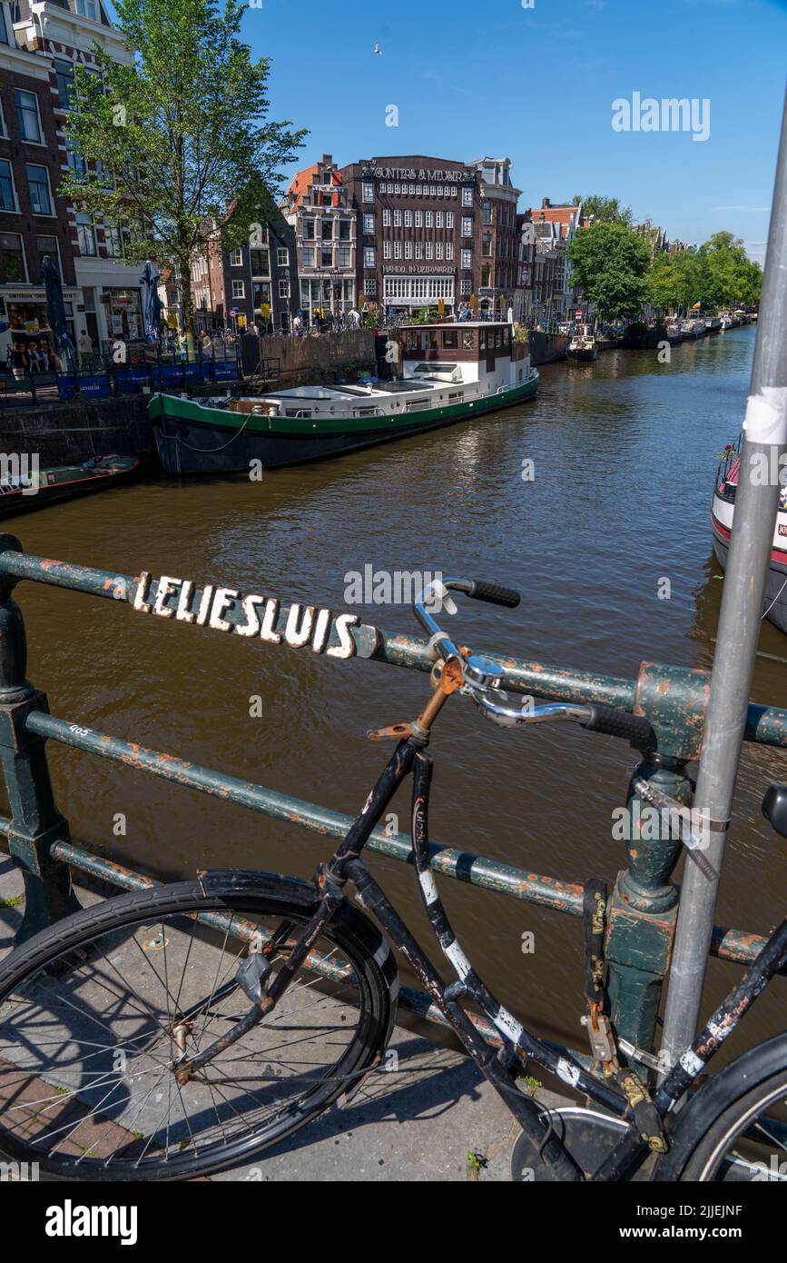 Ancienne frontière hollandaise, rouge, sur le pont de Leliesluis, Amsterdam, pays-Bas Banque D'Images