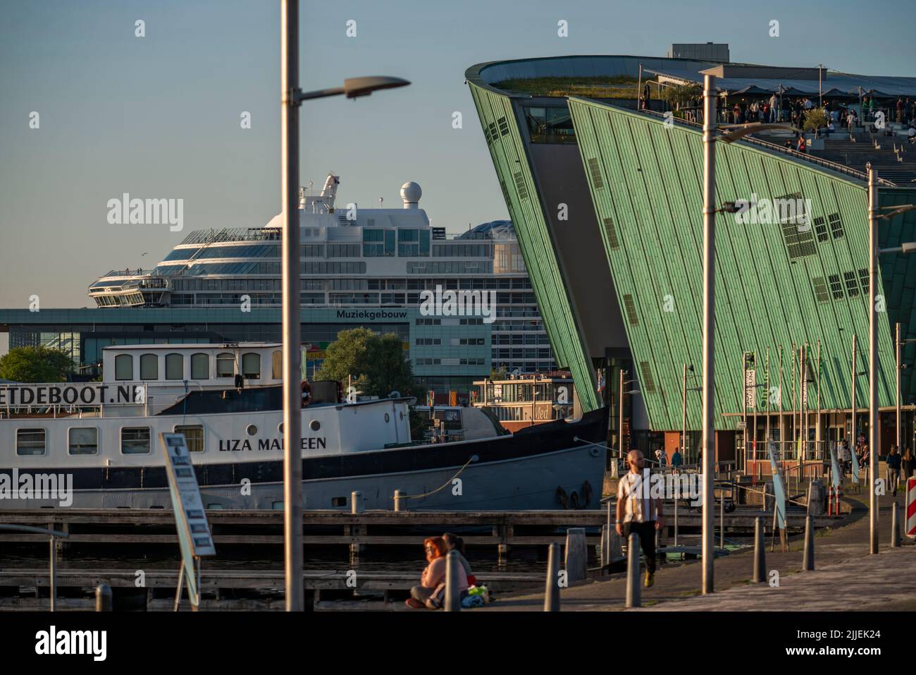 Bateau de croisière au terminal de croisière, terminal passager de bateau de croisière, Musée Nemo, navires au port d'Oosterdok, Amsterdam, pays-Bas, Banque D'Images