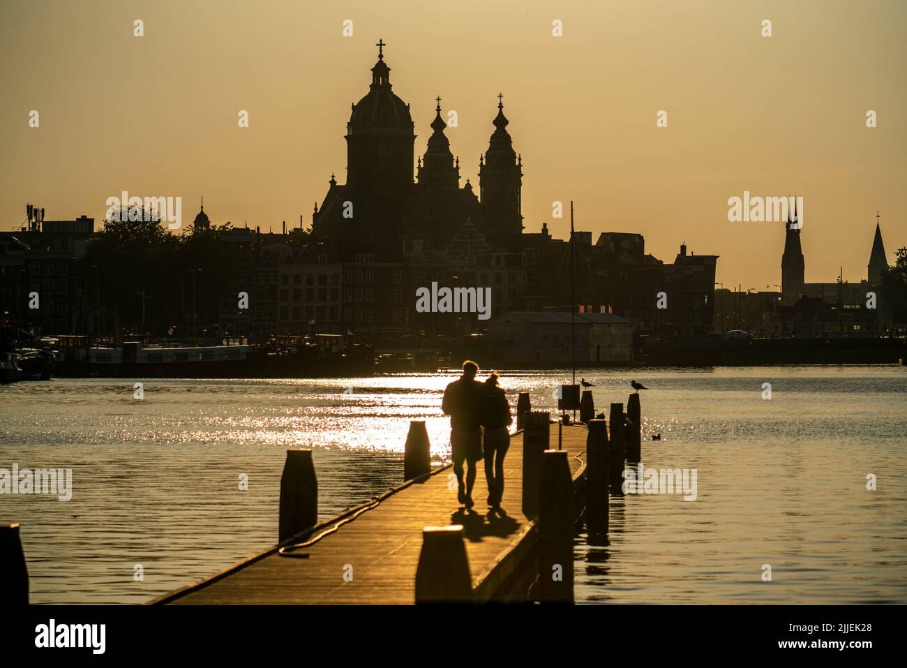 Basilika St. Nikolaus, Oosterdok Hafen, Pier, Amsterdam, Niederlande Banque D'Images