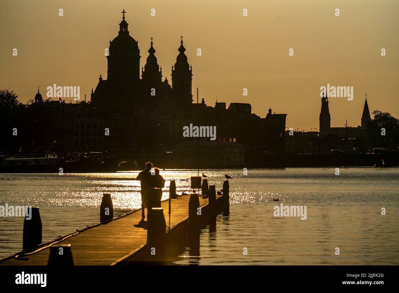 Basilika St. Nikolaus, Oosterdok Hafen, Pier, Amsterdam, Niederlande Banque D'Images