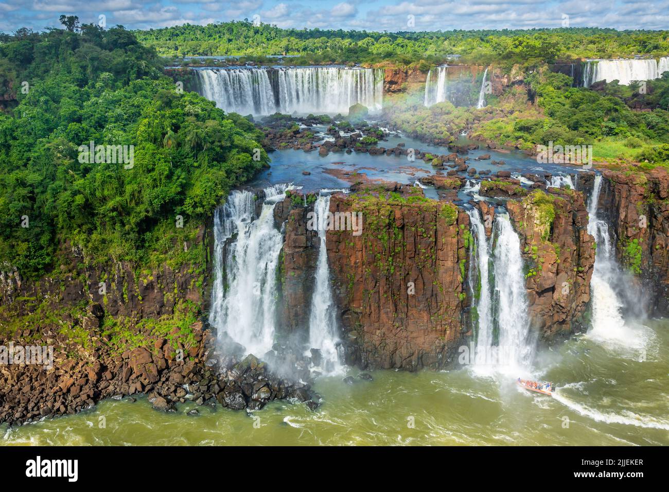 Bateau allant aux chutes d'Iguazu, sud du Brésil, frontière avec l'Argentine Banque D'Images