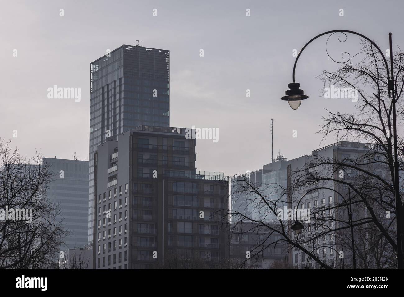 Bâtiments modernes à Varsovie, capitale de la Pologne, le plus haut est appelé le Cosmopolitan Twarda 2-4 Banque D'Images