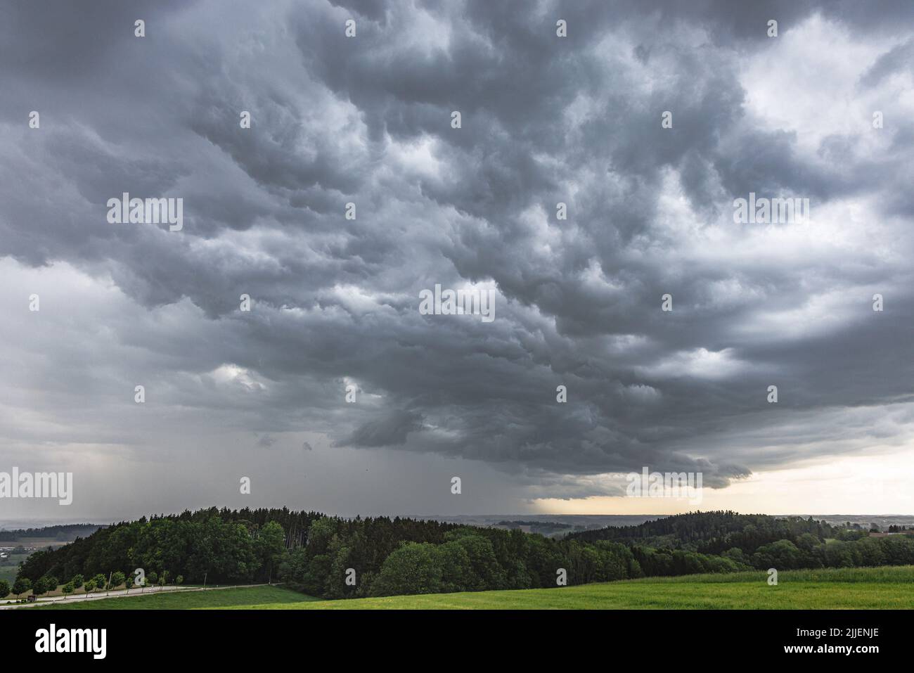 Orage, forte pluie locale, Allemagne, Bavière, Isental Banque D'Images