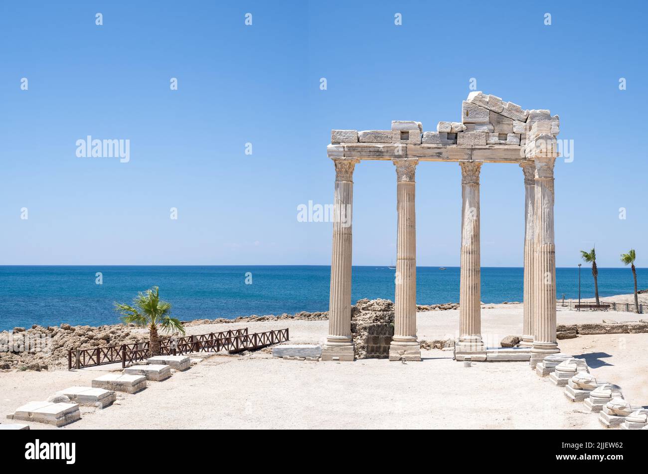 Photo rapprochée du temple d'Apollon dans la ville antique de Side à Manavgat, Antalya. Banque D'Images