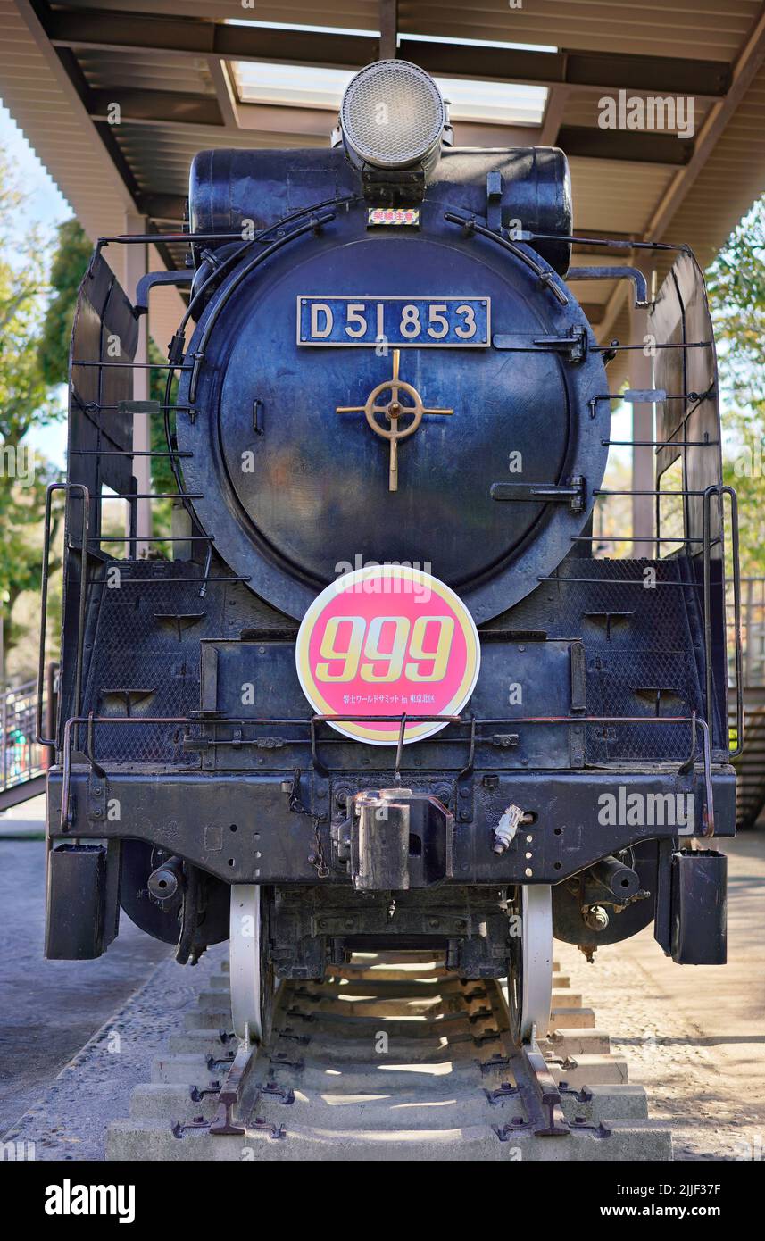 tokyo, japon - novembre 02 2021: Vue de face d'un train à charbon dans le parc Asukayama orné du logo de la série manga Galaxy Express 999 créé par Banque D'Images