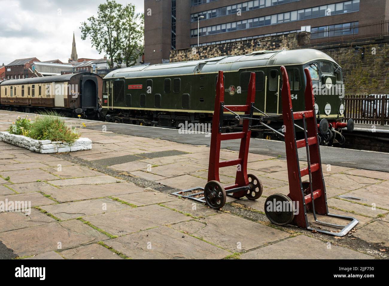 D5054 'Phil Southern' à Bury Bolton Street, East Lancs Railway. Banque D'Images