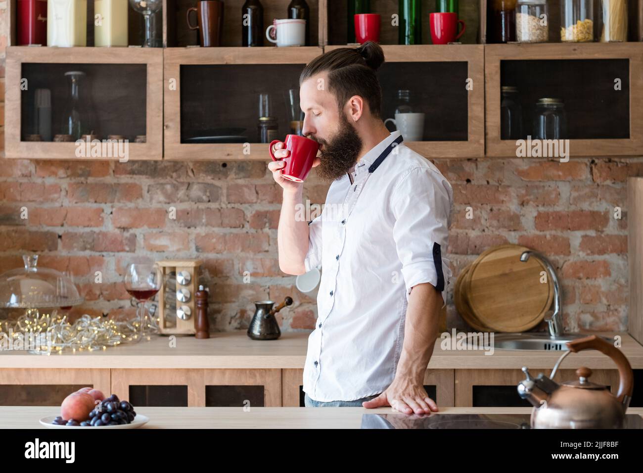 boisson chaude plaisir détente temps homme tasse Banque D'Images