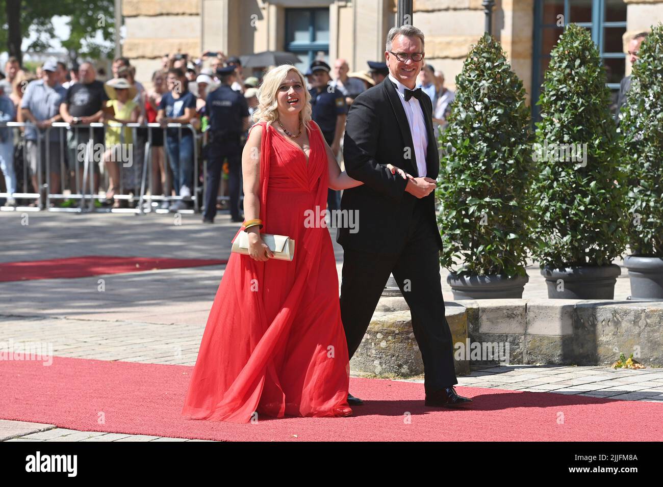 Melanie HUML (politicien CSU) avec son mari Markus, inauguration du Bayreuth Richard Wagner Festival 2022. Tapis rouge sur 25 juillet 2022. Green Hill, ? Banque D'Images