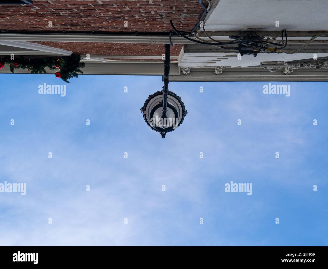 Photo ascendante d'une lampe de rue à Bruges en Belgique. Banque D'Images