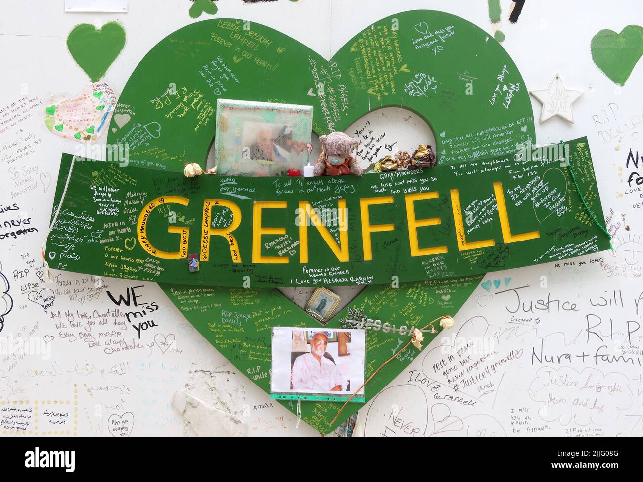 Coeur vert, vert pour coeur Grenfell, rappelez-vous le 72, North Kensington,Londres,UK - UK bloc de Bardage scandale Banque D'Images