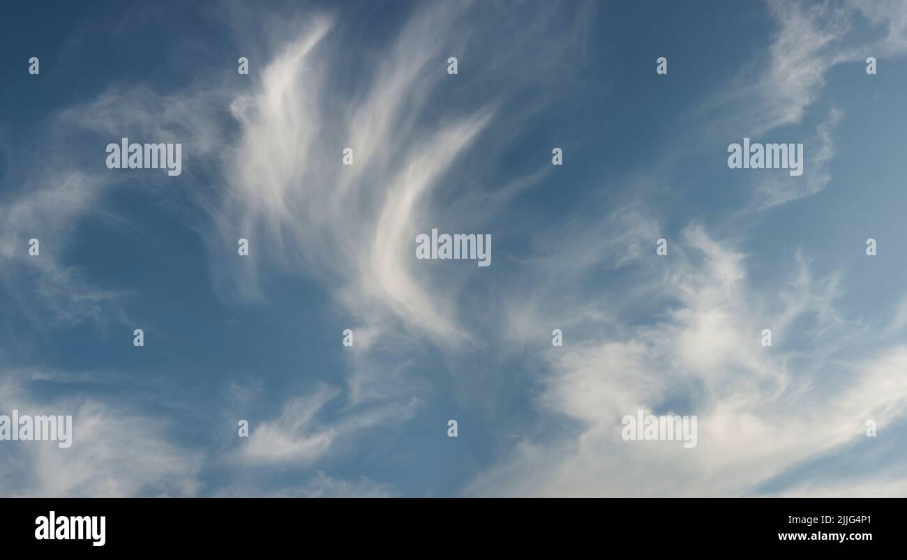 Des nuages de whisky lors d'une journée venteuse à Londres, en Angleterre Banque D'Images