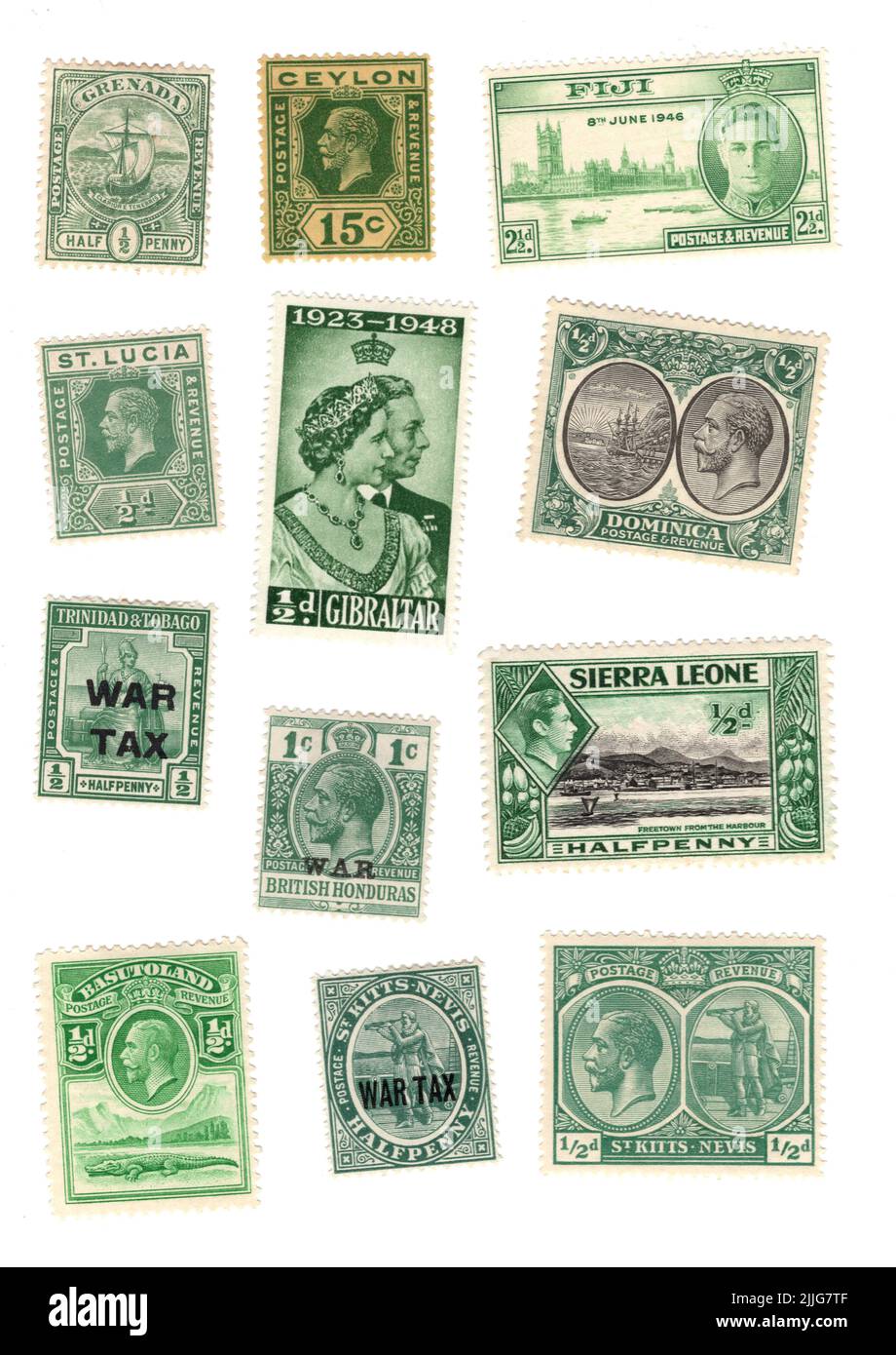 Une sélection de timbres-poste verts d'époque de l'Empire britannique sur fond blanc. Banque D'Images