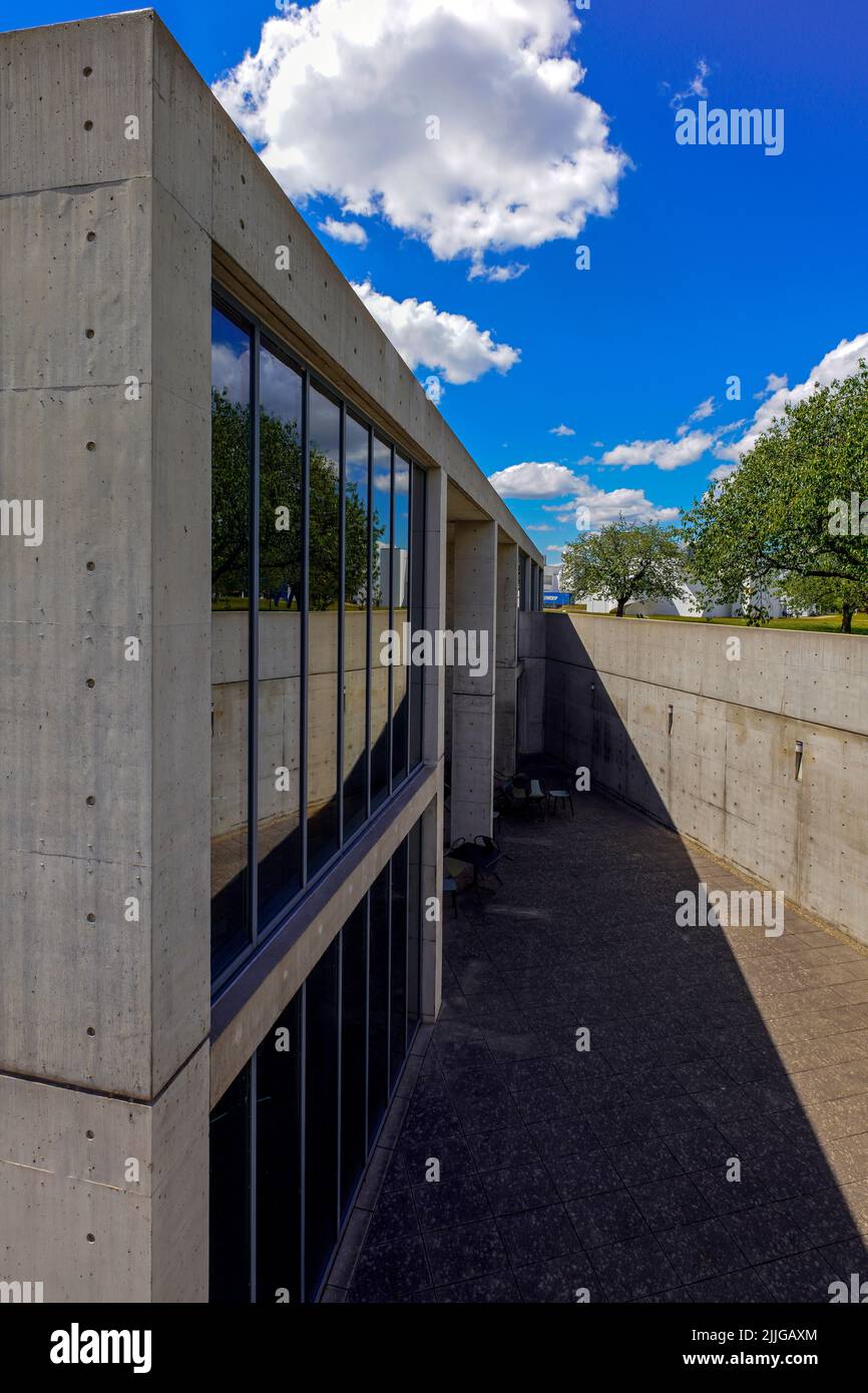 Pavillon de conférence par l'architecte Tadao Ando (premier bâtiment Andos à l'extérieur du Japon), Campus Vitra à Weil am Rhein, Allemagne. Banque D'Images