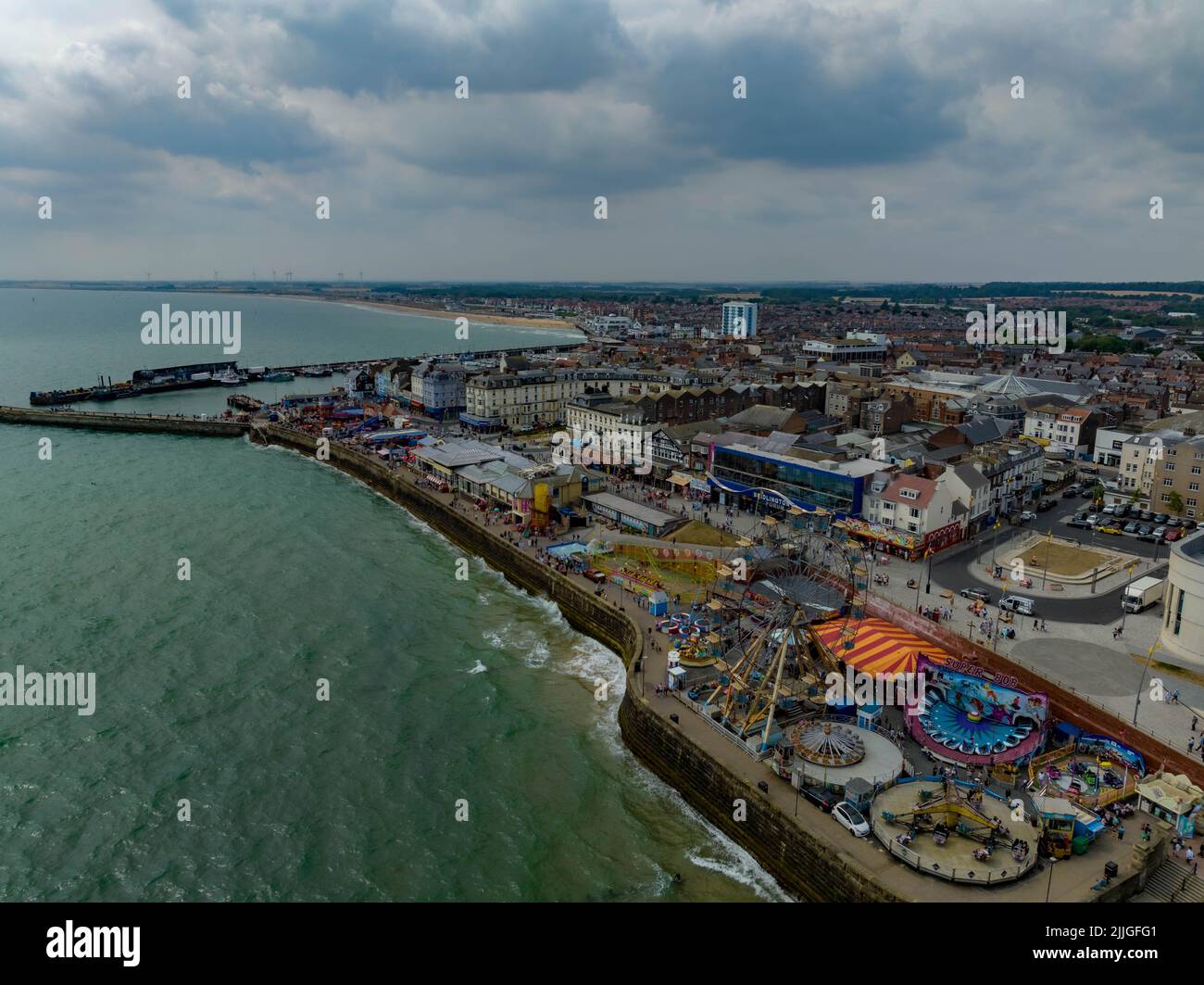 Front de mer de Bridlington, y compris Bayside Funfair, Drone aérienne de la vue aérienne des oiseaux Banque D'Images