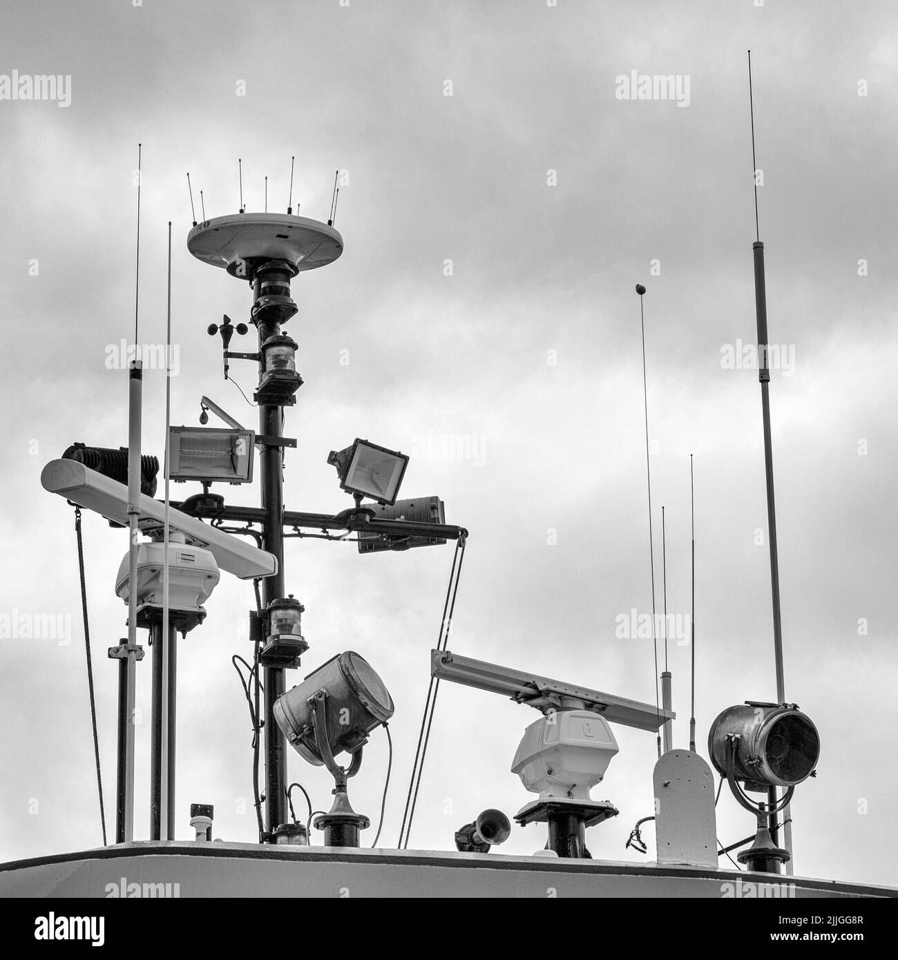 L'antenne et les lumières au sommet de la pilothouse du bateau à remorqueurs Danielle. Banque D'Images