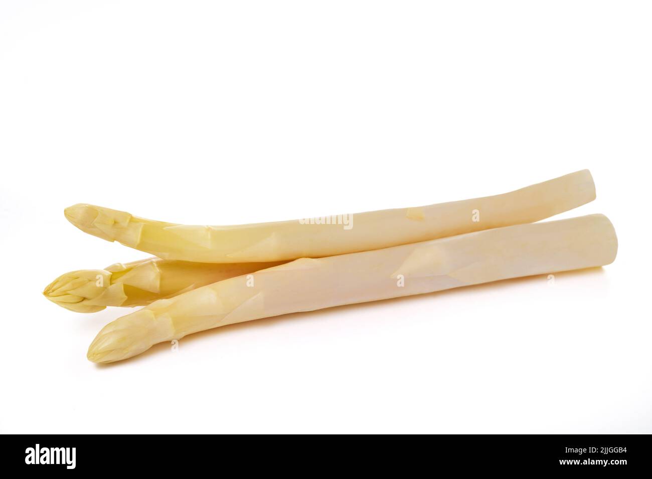 Asperges blanches fraîches isolées sur fond blanc Banque D'Images