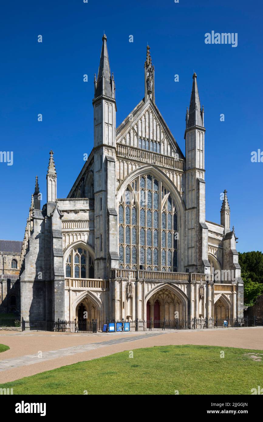 Face ouest de la cathédrale de Winchester, Winchester, Hampshire, Angleterre, Royaume-Uni, Europe Banque D'Images