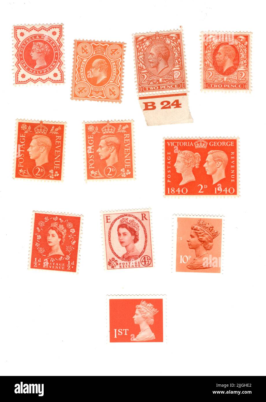 Une sélection de timbres orange vintage GB sur fond blanc. Banque D'Images