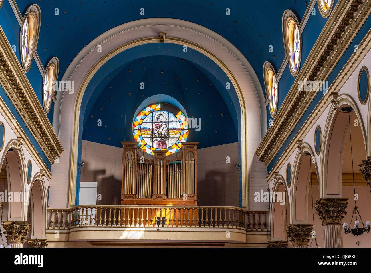 La nef et le loft d'orgue de la Cathédrale de l'Immaculée conception ou Cathédrale de l'Iquique à Iquique, Chili. Banque D'Images