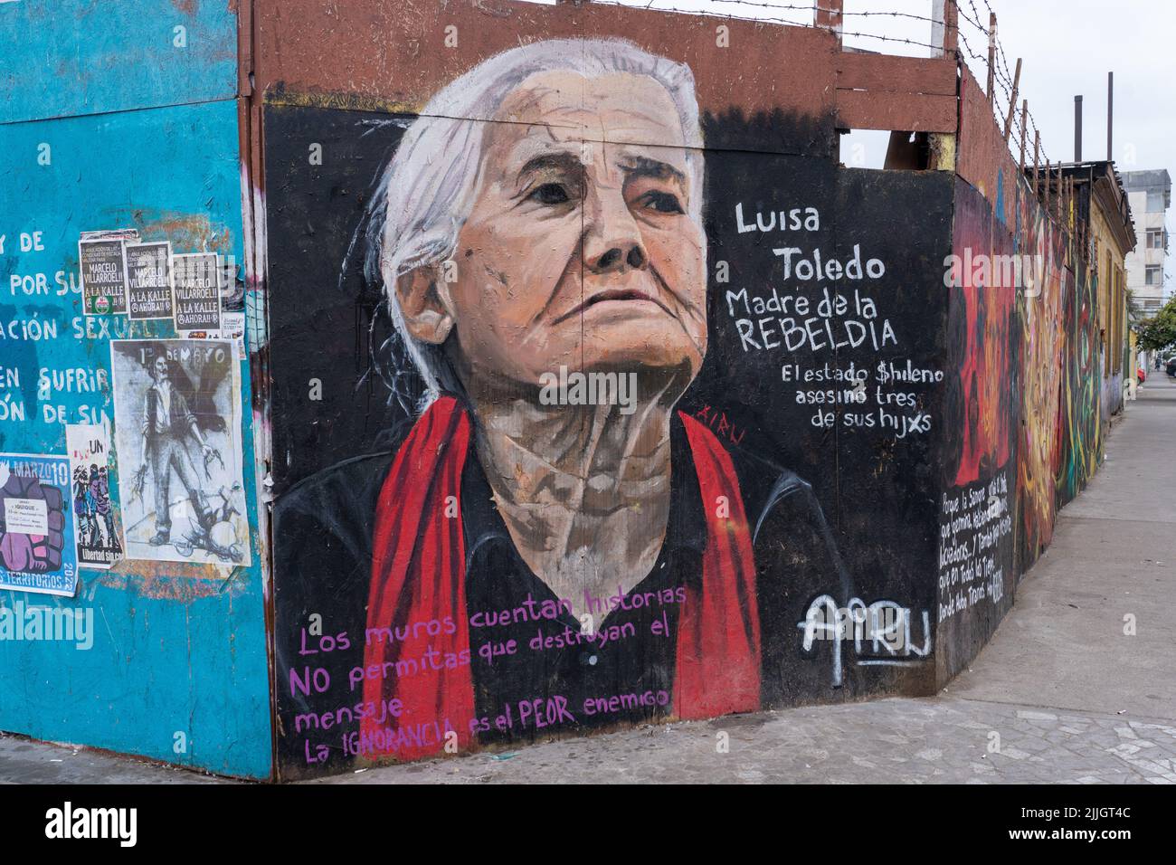 Une murale murale sur la rue à Iquique, au Chili, commémorant Luisa Tolea, un antigouvernemental acitiviste et protestataire des droits civils. Banque D'Images