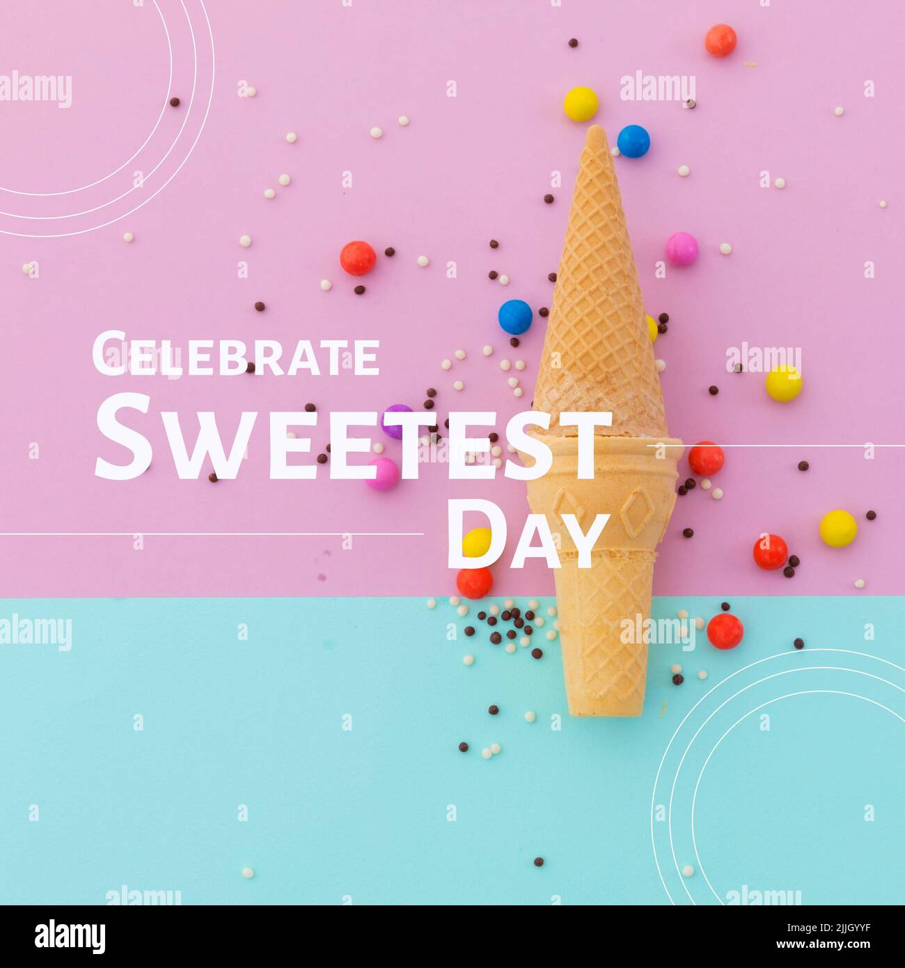 Image de la fête des plus beaux jours sur fond rose et bleu avec des bonbons et des cornets de crème glacée Banque D'Images