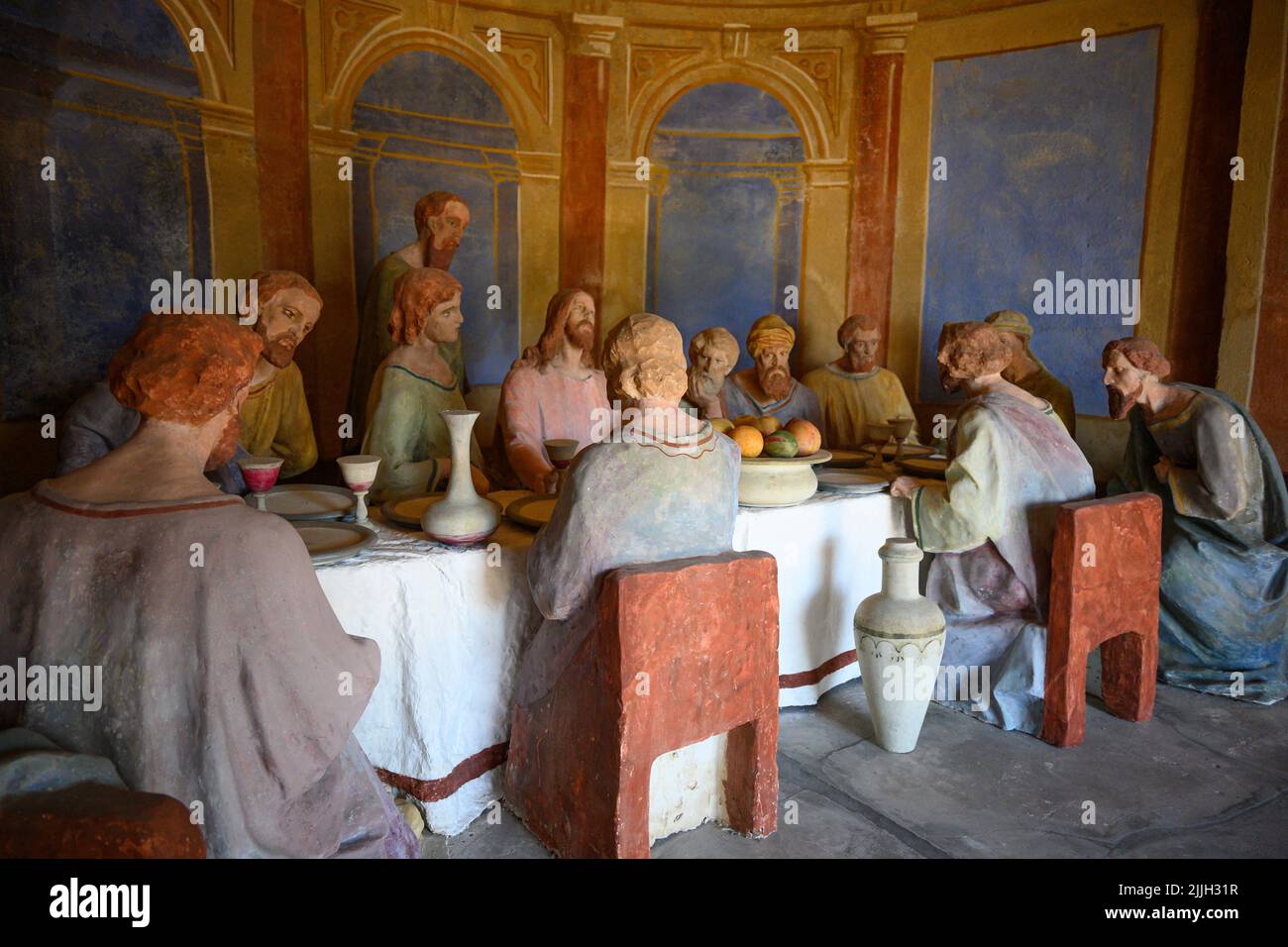 Mai 2022, Mongardino, Italie statues en bois représentant le dernier souper de jésus datant de 1700 Banque D'Images