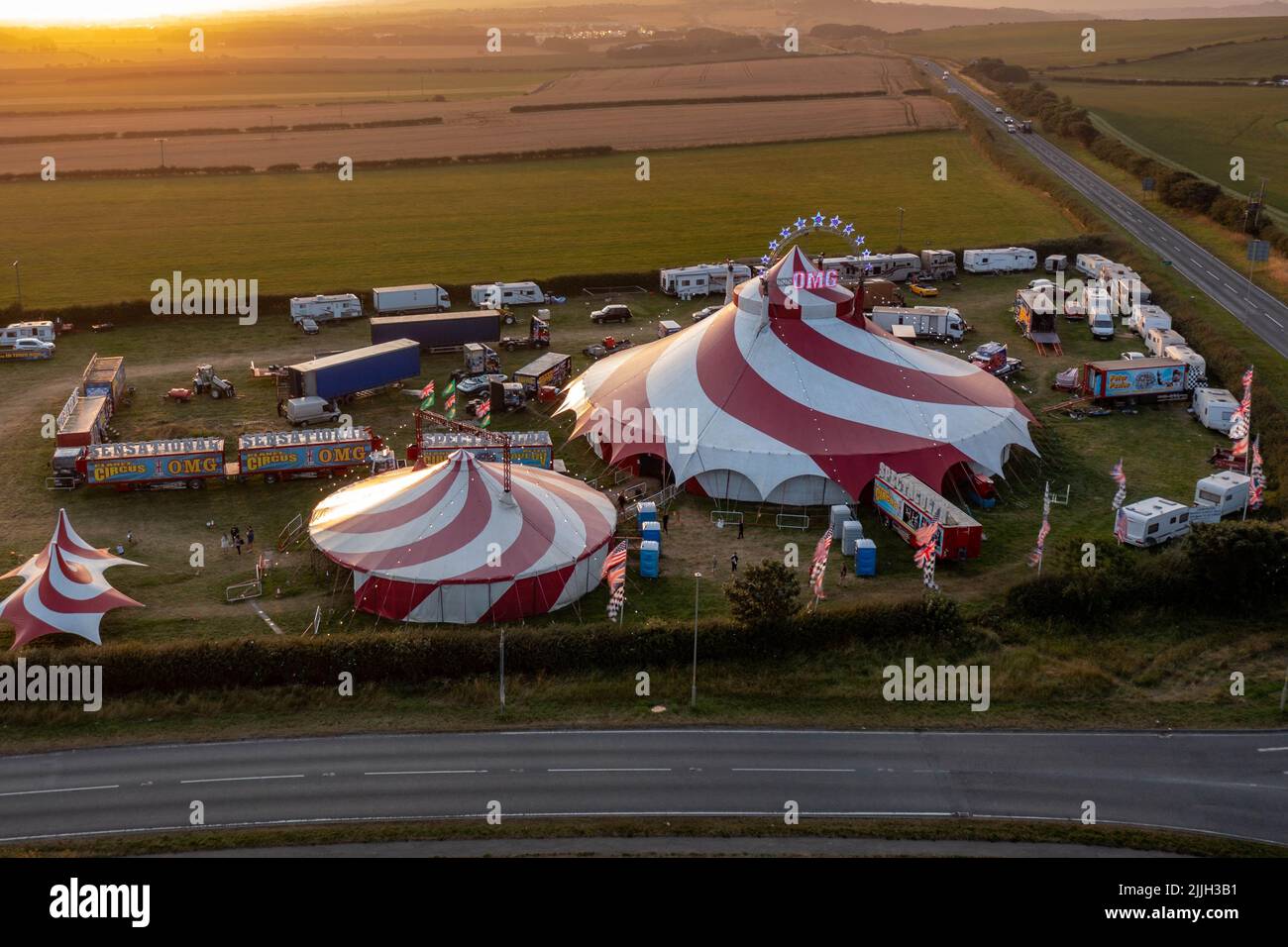 Planet Circus se exécutant dans Scarborough North Yorkshire , Drone aérien de la vue aérienne oiseaux Banque D'Images