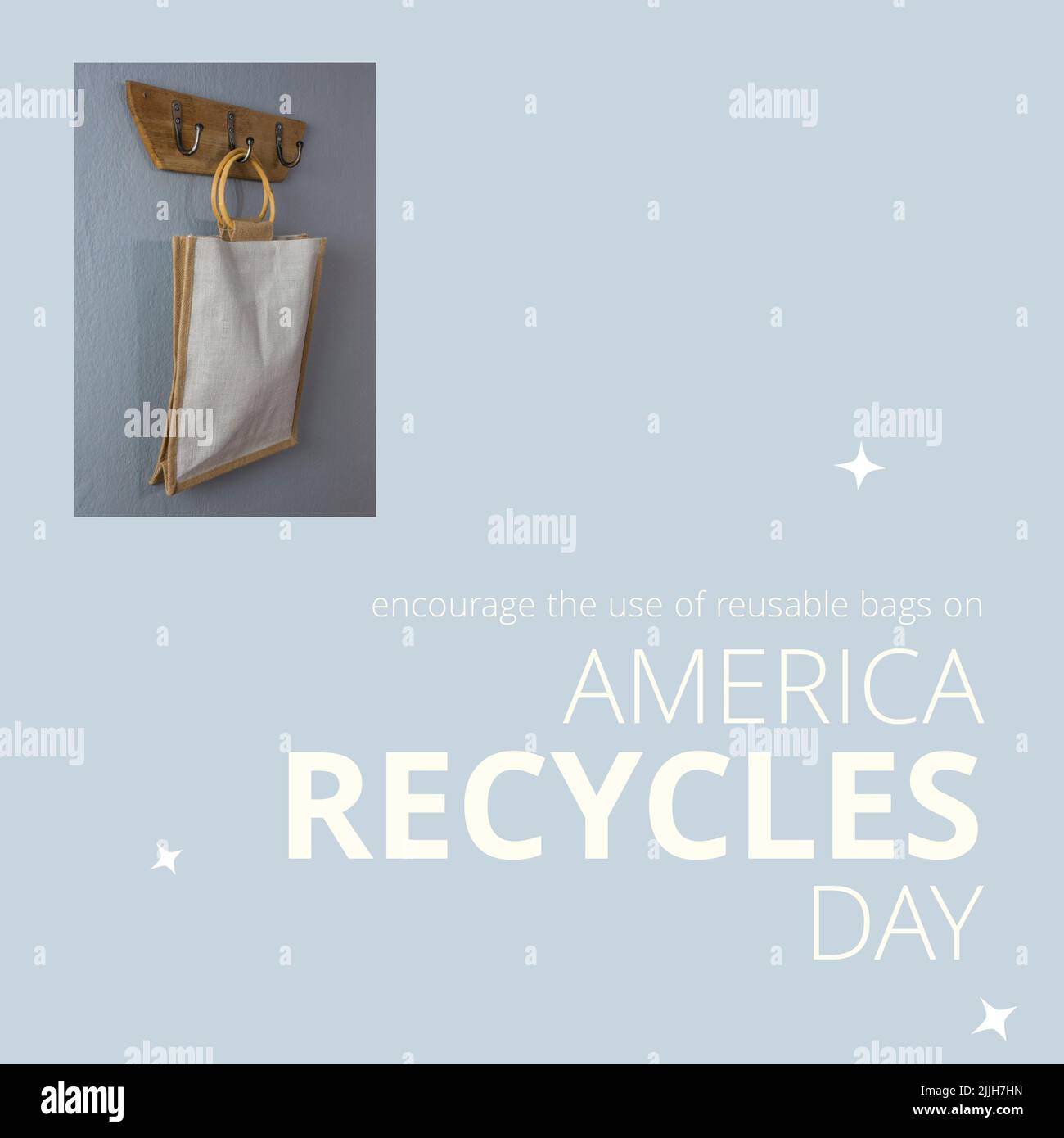 Composition of america recycle le texte du jour avec un sac fourre-tout sur fond bleu Banque D'Images