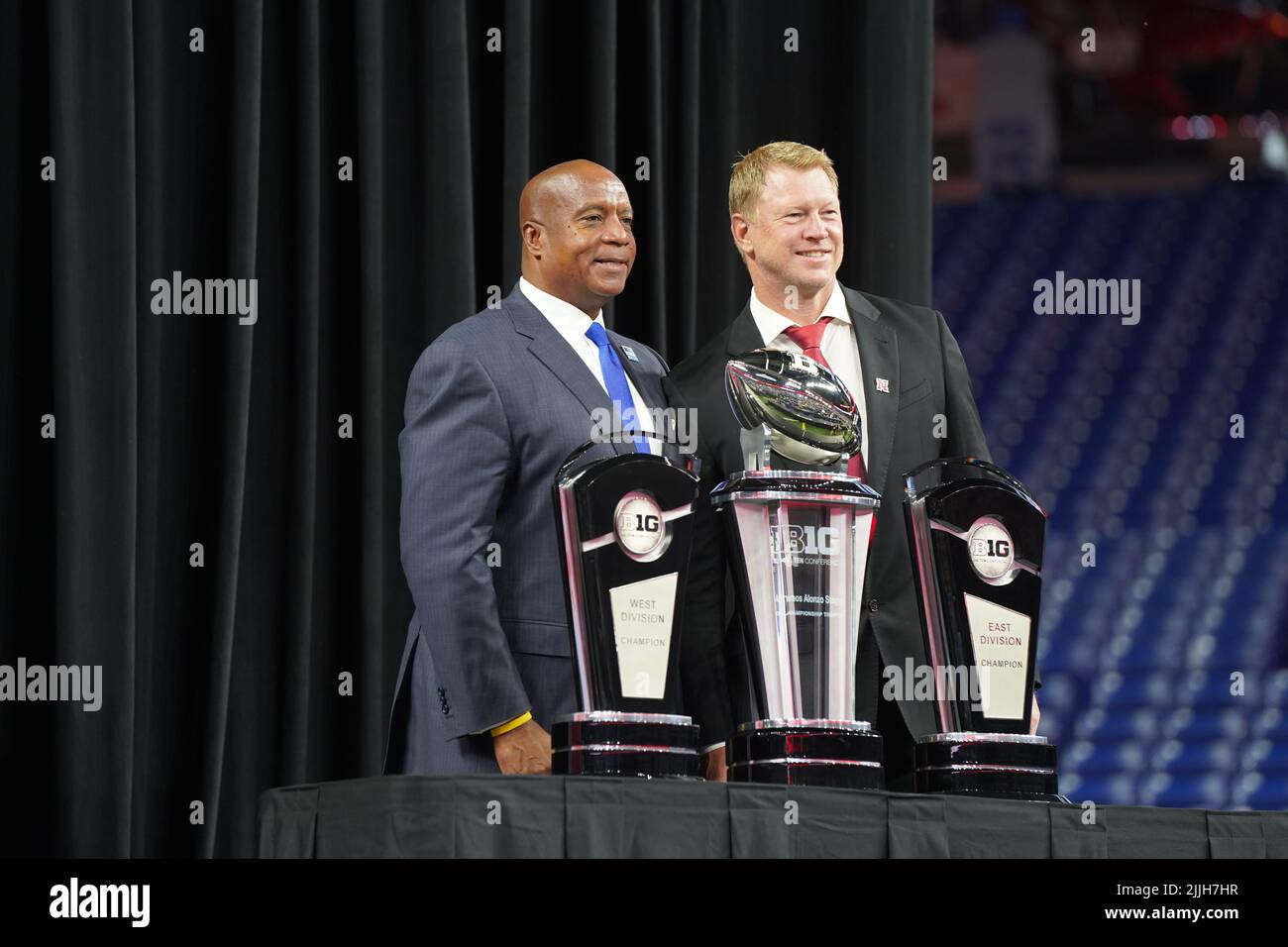 Le commissaire Kevin Warren et l'entraîneur en chef du Nebraska, Scott Frost, lors des Big Ten Media Days 2022 au stade Lucas Oil d'Indianapolis, EN juillet Banque D'Images