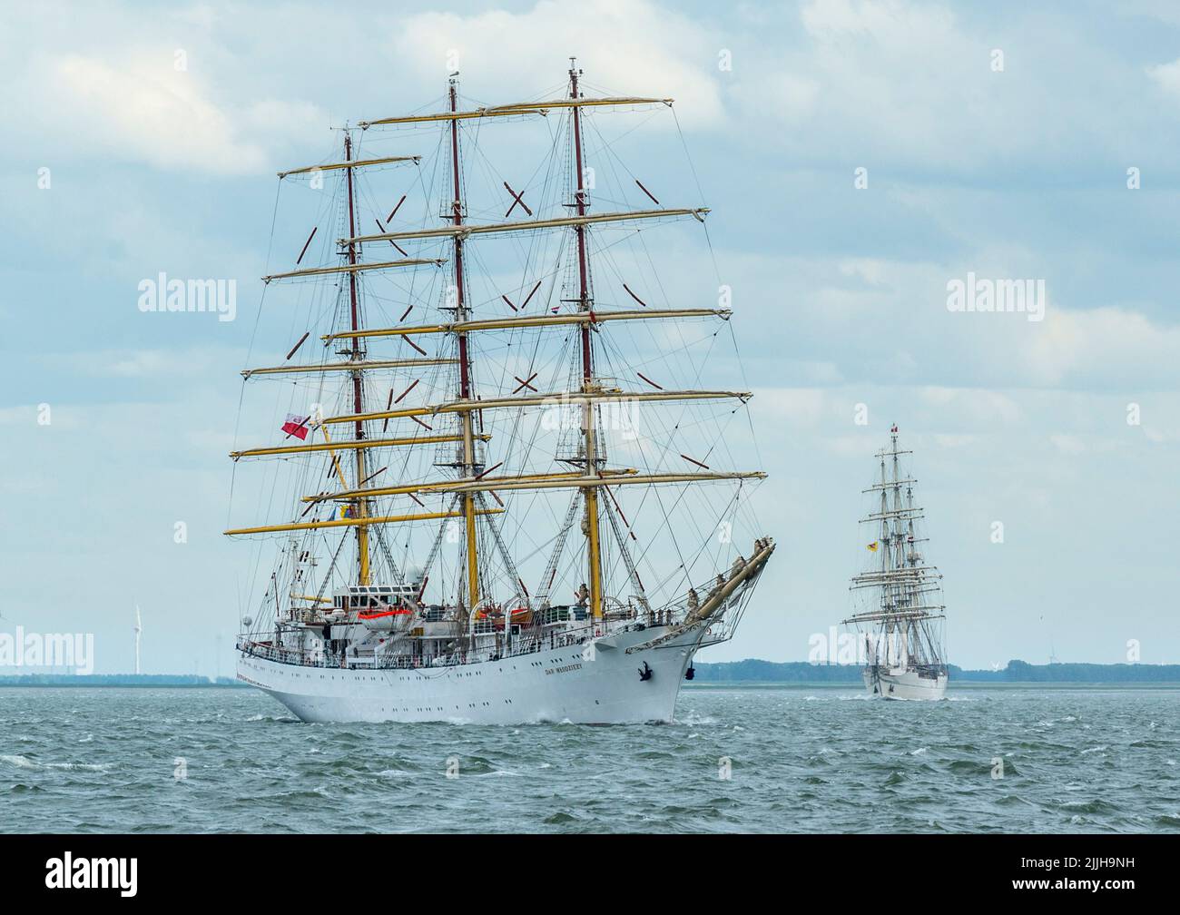 Course de grands navires 2022. Polonais Dar Mlodziezy sur l'estuaire de l'Escaut occidental (pays-Bas) en route d'Anvers (Belgique) à Aalborg (Danemark) Banque D'Images