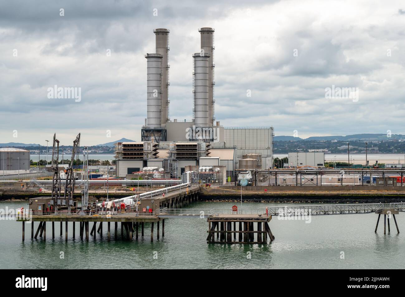 Dublin, Irlande- 7 juillet 2022 : turbine à gaz à cycle combiné Poolbeg (CCGT) à Dublin, Irlande Banque D'Images