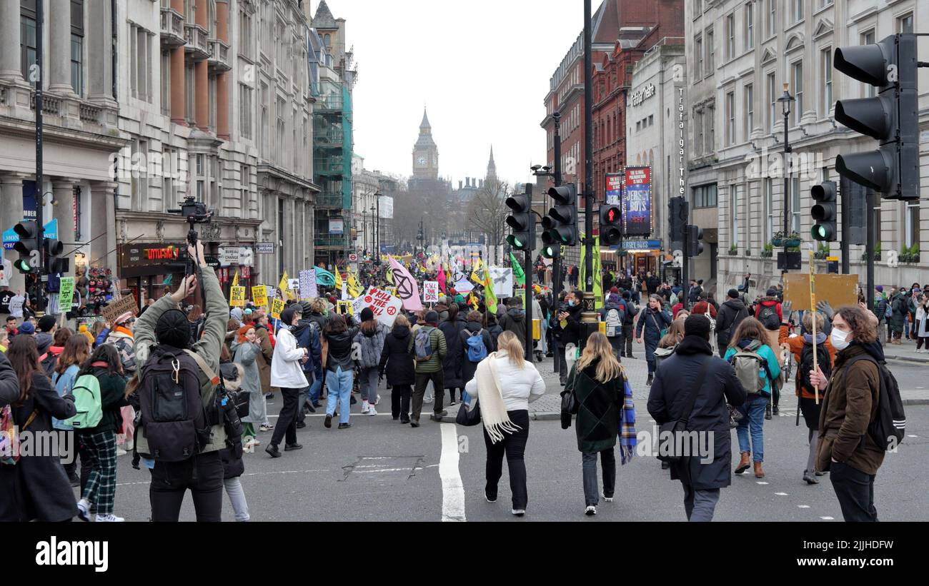 Londres, Royaume-Uni - 15 janvier 2022: Manifestation "Kill the bill" dans la rue Whitehall. Banque D'Images