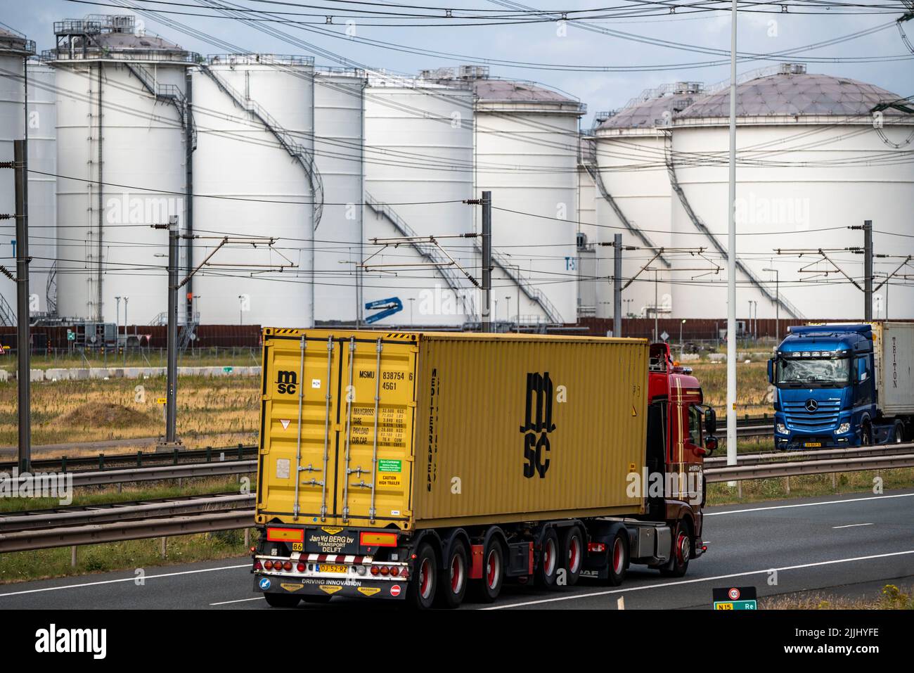 Port de Maasvlakte de Rotterdam, Mississippi, zone de chargement en vrac, terminal de réservoir HES Hartel, ferme de réservoirs de produits pétroliers, autoroute A15, Europaweg, Truc Banque D'Images