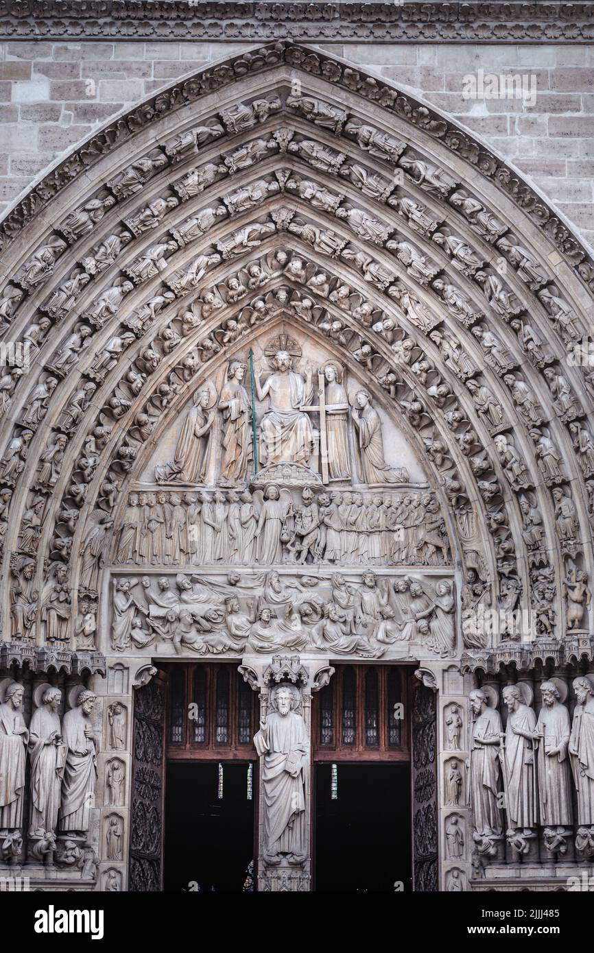 Notre Dame de Paris dernier jugement façade ornée détails, France Banque D'Images