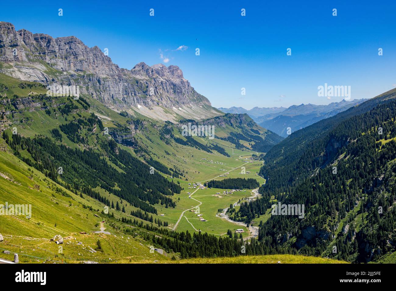 Vue magnifique depuis le col Klausen en Suisse Banque D'Images