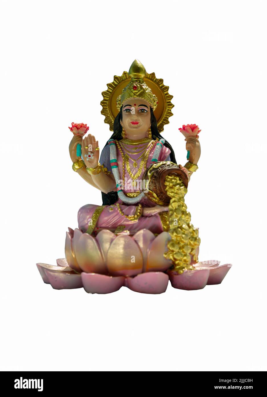Hindu cosmos Maha laxshmi statue décorée de guirlande de fleurs isolée sur fond blanc avec un chemin d'écrêtage. Statue de la déesse de la richesse, sélective Banque D'Images