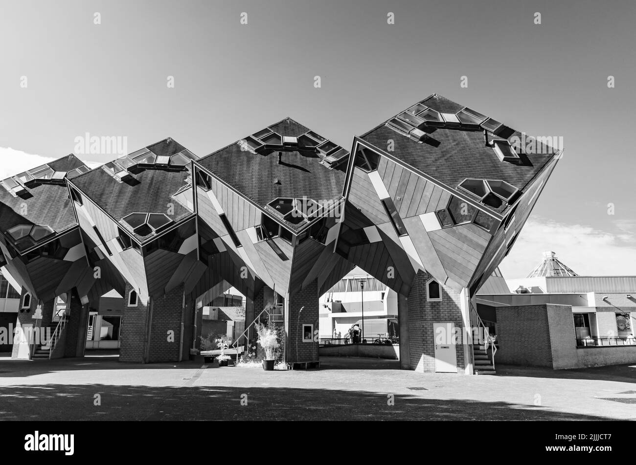 helmond, pays-bas, 14 juillet 2022, complexe de logements expérimental kubuwoningen, enregistrement infrarouge monochrome Banque D'Images