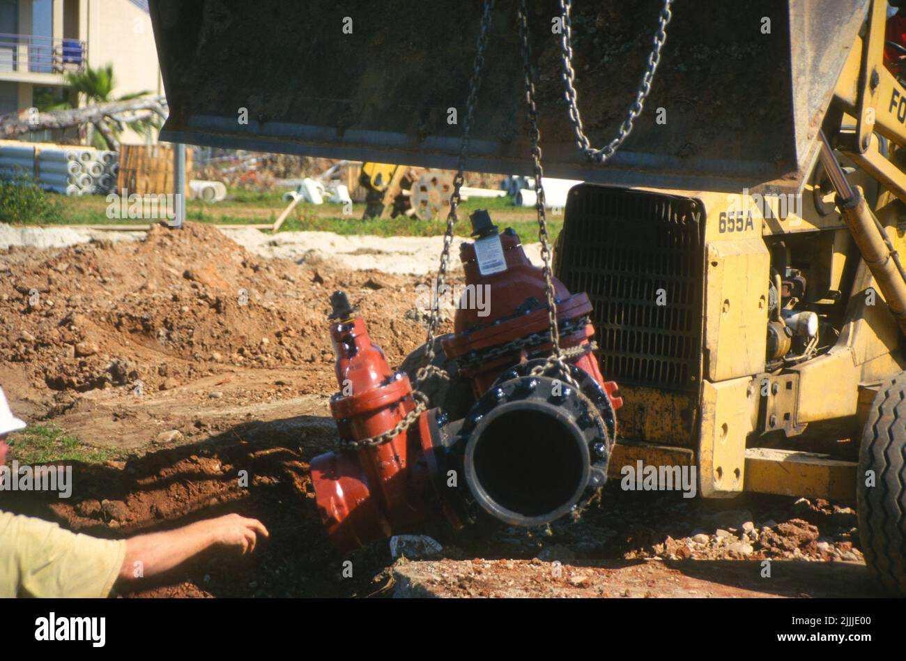 Installation d'une vanne principale d'eau souterraine Banque D'Images