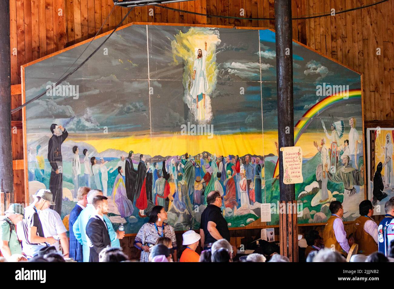 Nation crie Alexis, Canada. 26th juillet 2022. L'une des peintures à l'entrée du sanctuaire Sainte-Anne de la nation crie Alexis. Le voyage du Pape François de guérison, de réconciliation et d'espoir. Son premier acte n'était pas de se réunir avec les fidèles pour la messe, mais plutôt de rassembler sa force pour faire ce premier arrêt, ce qui indique l'importance de la raison pour laquelle il est venu au Canada - rencontrer les Premières nations, les Métis et les Inuits sur leurs territoires traditionnels. (Photo de Ron Palmer/SOPA Images/Sipa USA) crédit: SIPA USA/Alay Live News Banque D'Images