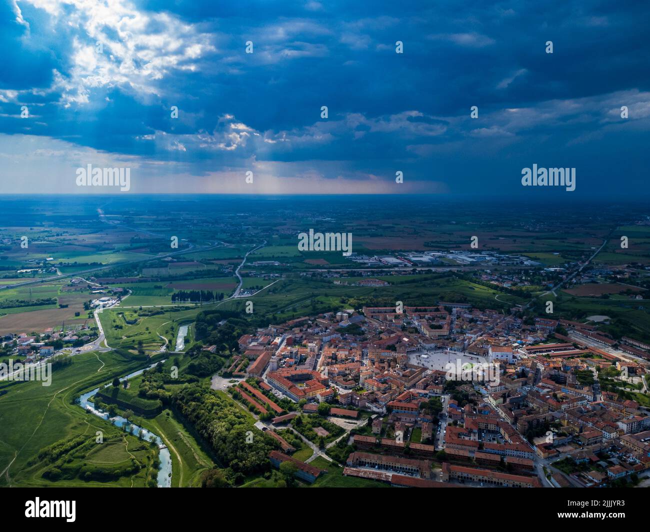 Vue panoramique sur l'ancienne ville fortifiée en forme d'étoile de Palmanova. Banque D'Images