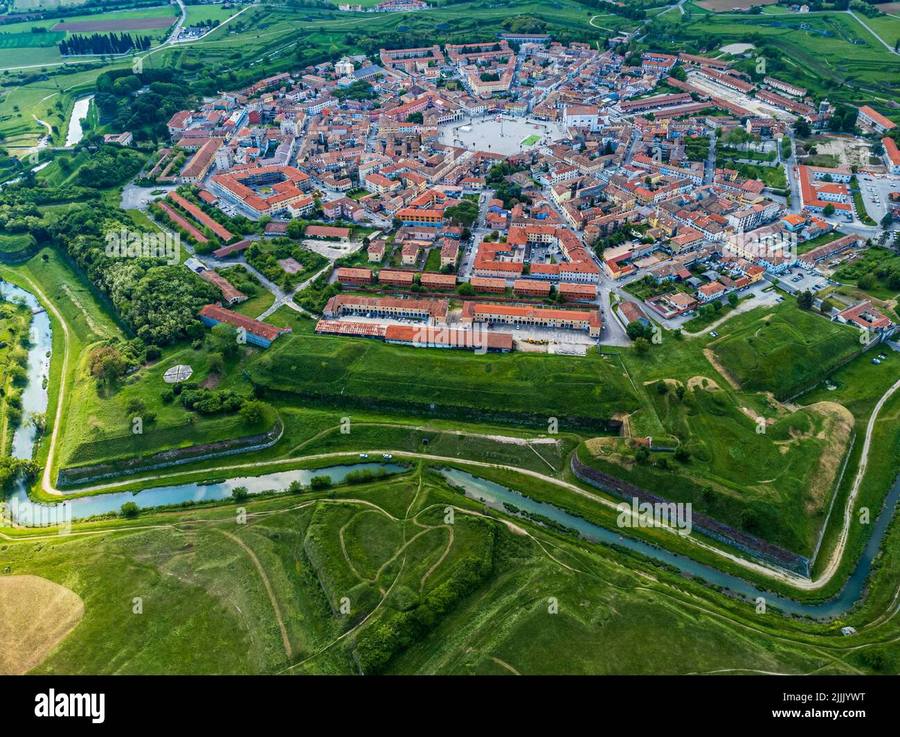 Vue panoramique sur l'ancienne ville fortifiée en forme d'étoile de Palmanova. Banque D'Images