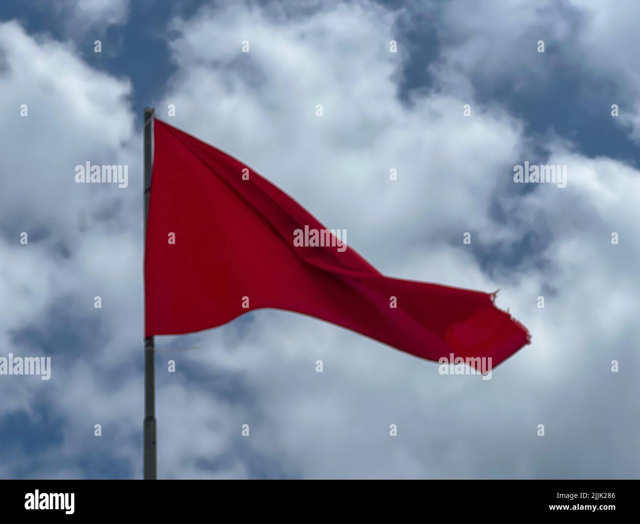 Drapeau Rouge Avec Une étoile Verte Le drapeau rouge avec une etoile verte Banque de photographies et d