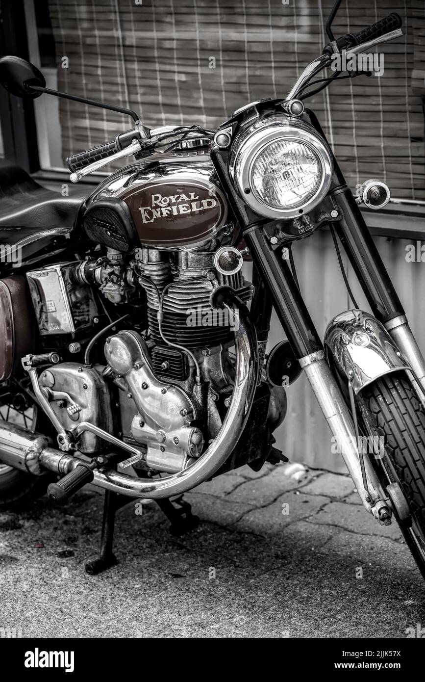 La photo en noir et blanc de la moto Royal Enfield tourné en Monochrome Banque D'Images
