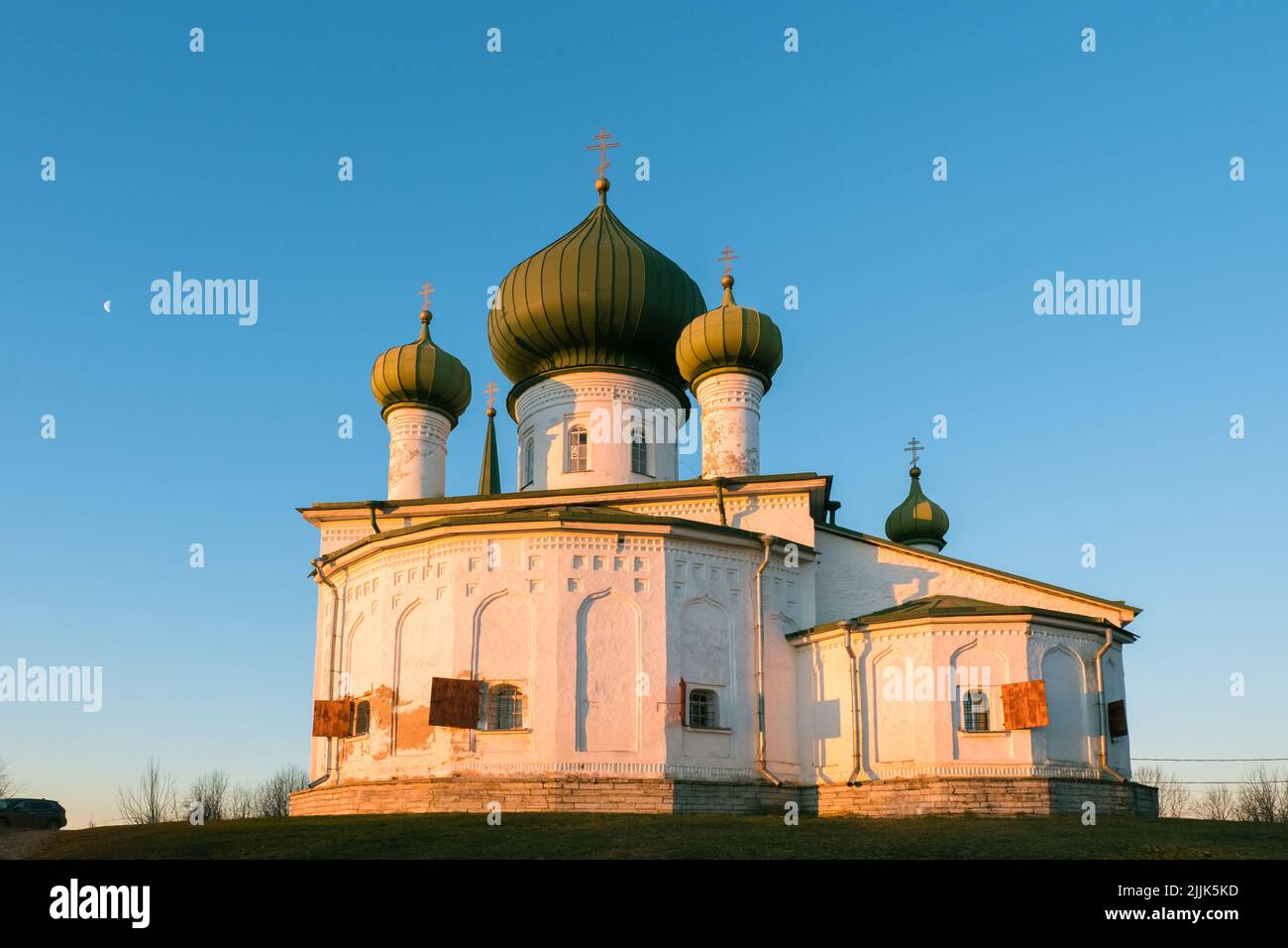 Ancienne église de la Nativité (église de la Nativité de Jean-Baptiste) à l'aube. Staraya Ladoga, Russie Banque D'Images