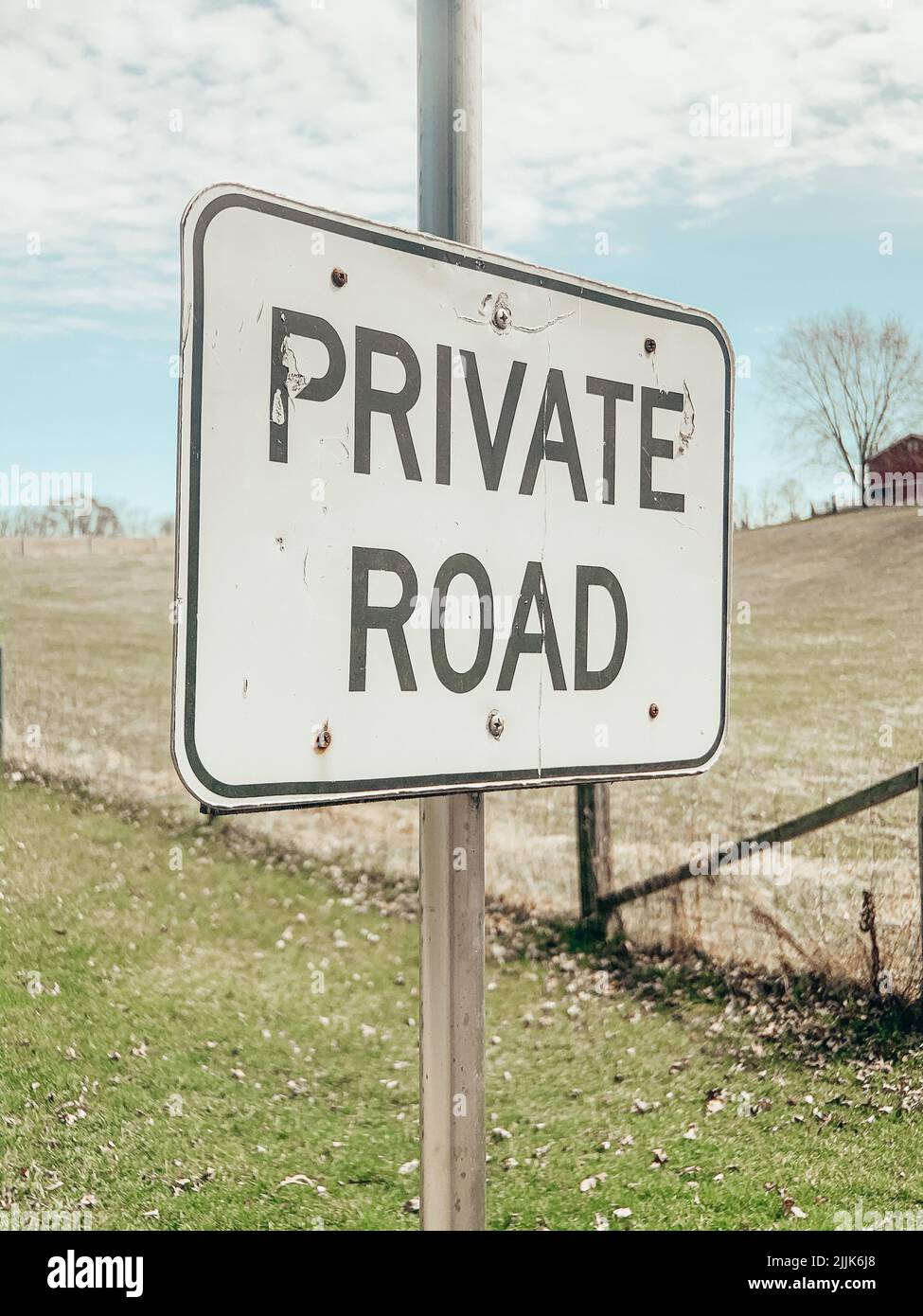 Une photo verticale d'un panneau de route privé Banque D'Images